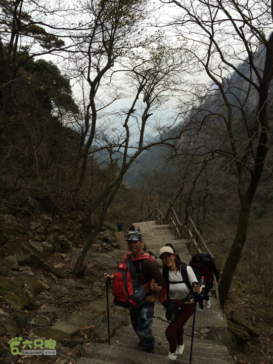 黄山：云谷寺－仙人指路－白鹅岭－黑虎松－始信峰－狮子峰－排云楼穿越2015-10-31 12:54:22