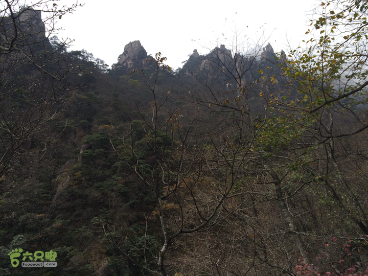 黄山：云谷寺－仙人指路－白鹅岭－黑虎松－始信峰－狮子峰－排云楼穿越2015-10-31 12:50:34