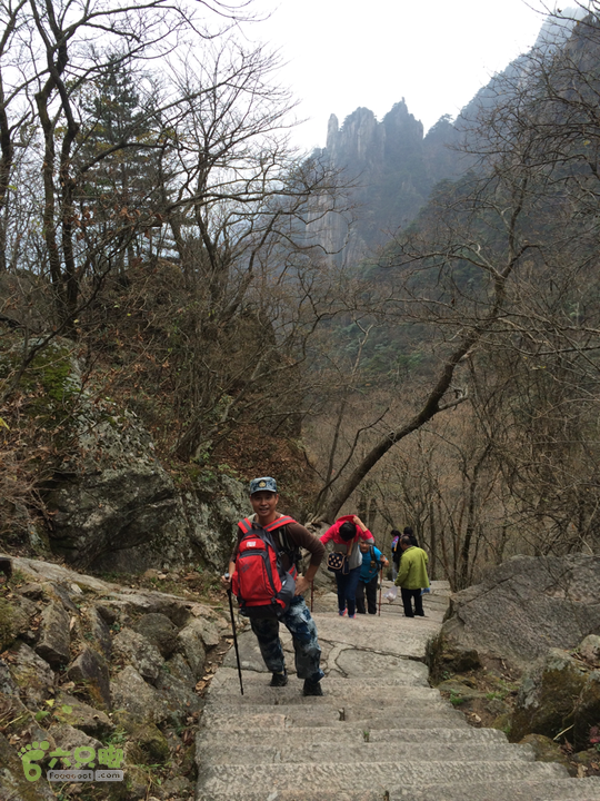 黄山：云谷寺－仙人指路－白鹅岭－黑虎松－始信峰－狮子峰－排云楼穿越2015-10-31 12:58:54