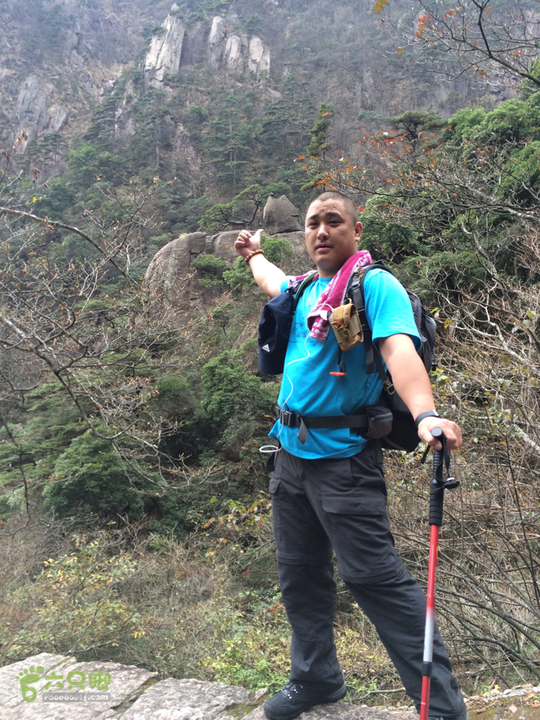黄山：云谷寺－仙人指路－白鹅岭－黑虎松－始信峰－狮子峰－排云楼穿越2015-10-31 12:35:13