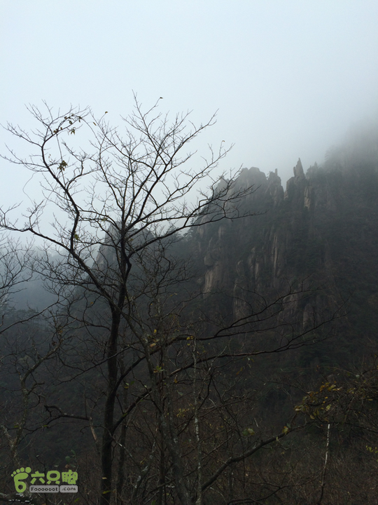 黄山：云谷寺－仙人指路－白鹅岭－黑虎松－始信峰－狮子峰－排云楼穿越2015-10-31 13:03:27
