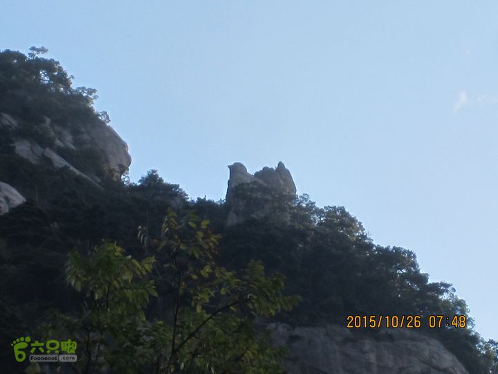 20151026-27安徽·黄山风景区（5A级景区）站在半山寺向东可见高处的金鸡报晓景观