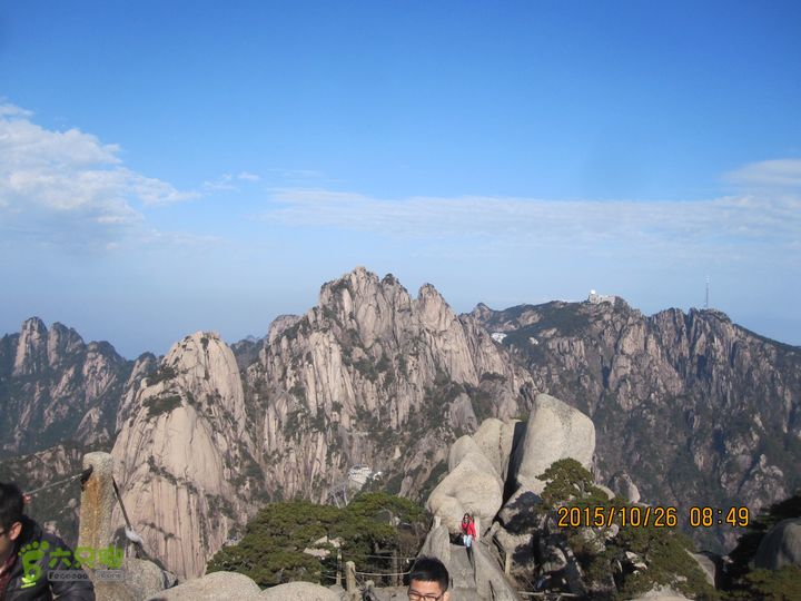 20151026-27安徽·黄山风景区（5A级景区）站在天都峰向西北看玉屏景区，远处白球就是光明顶