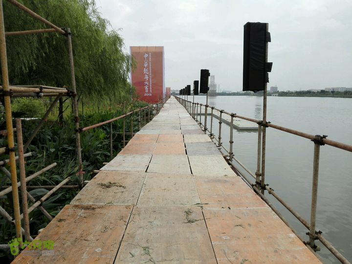 麻涌探路3该道路左边是环湖绿道