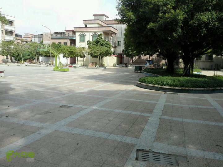 麻涌探路3右侧小广场，不大，可做补给或签到