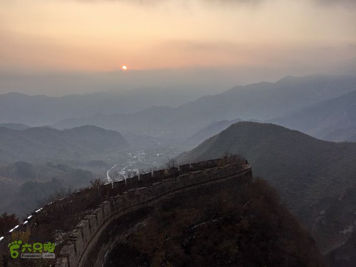 20151109徒步北京旺泉峪长城-超级云海与佛光旺泉峪长城 (11)  11-08 ， 太阳快要落山了。