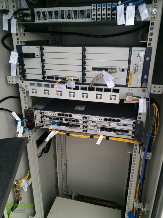 中国移动临沧分公司4.3.2.1项目工程，永德德党上寨完小基站主设备安装（董建平）设备安装