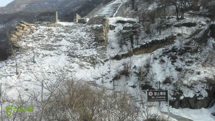 石峡关-古八达岭长城-八达岭镇政府铁丝网右边穿过