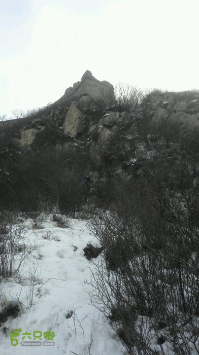 石峡关-古八达岭长城-八达岭镇政府上去十几米有断崖，可以直行，也可以右边绕过去