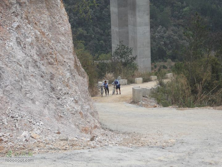 扶志猛洞河羊峰石堤环线推车二人组_脚印_永顺县_六只脚