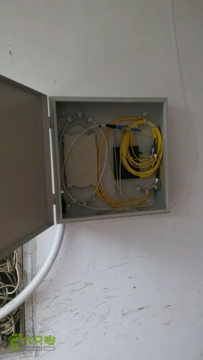 中国移动耿马分公司全业务老干局设备安装完成白占锋分纤箱